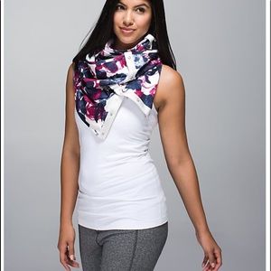 Lululemon vinyasa floral scarf